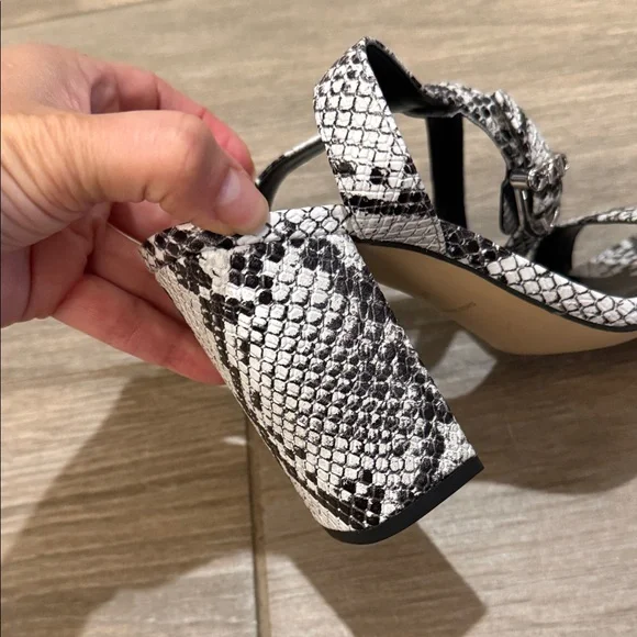 Michael Kors Snake-Print Ankle Strap Block Heel Sandals Sz 5 RIGHT SHOE ONLY - Picture 5 of 7